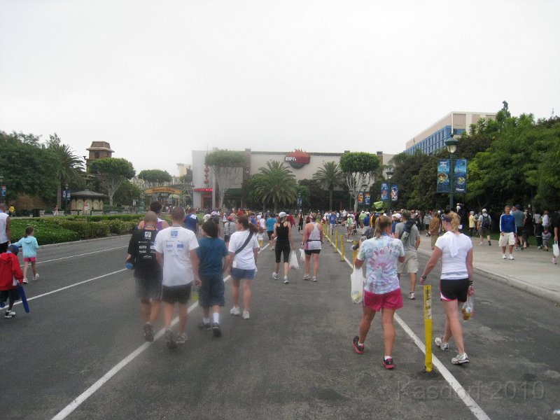 Disneyland 2010 HM Race 0545.JPG - Everyone heading back to the busses or back to Down Town Disney. (I think I have some steam on my lense!)